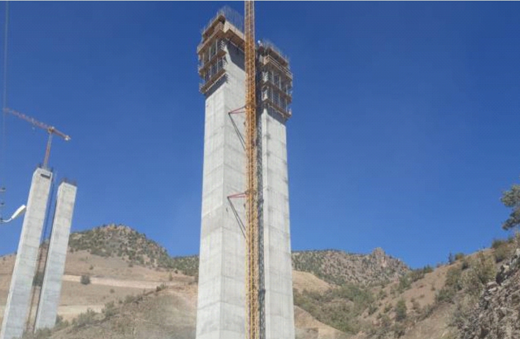 ESTE VIADUCT-BELREN